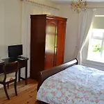 Guaire House Bed & Breakfast 4*